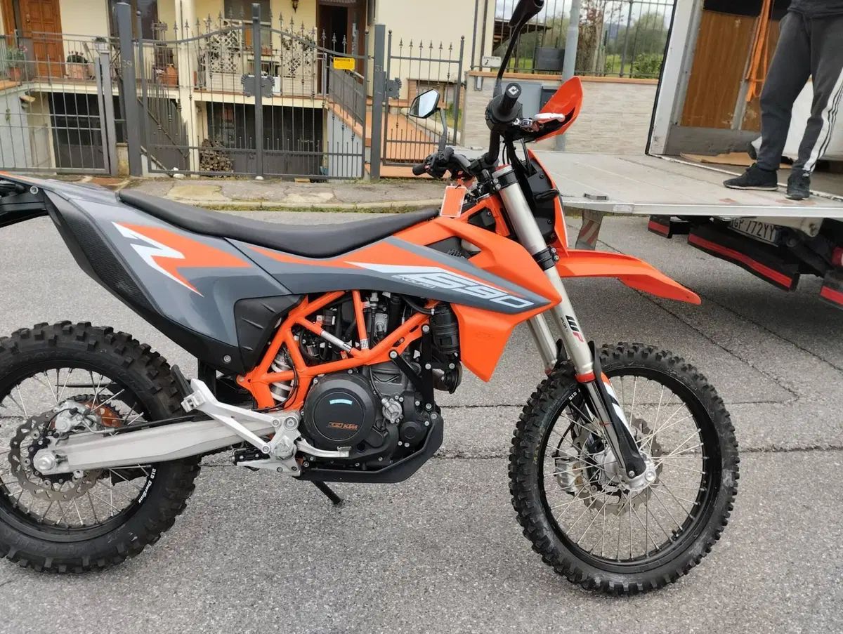 KTM 690 Enduro R (2021) (7)