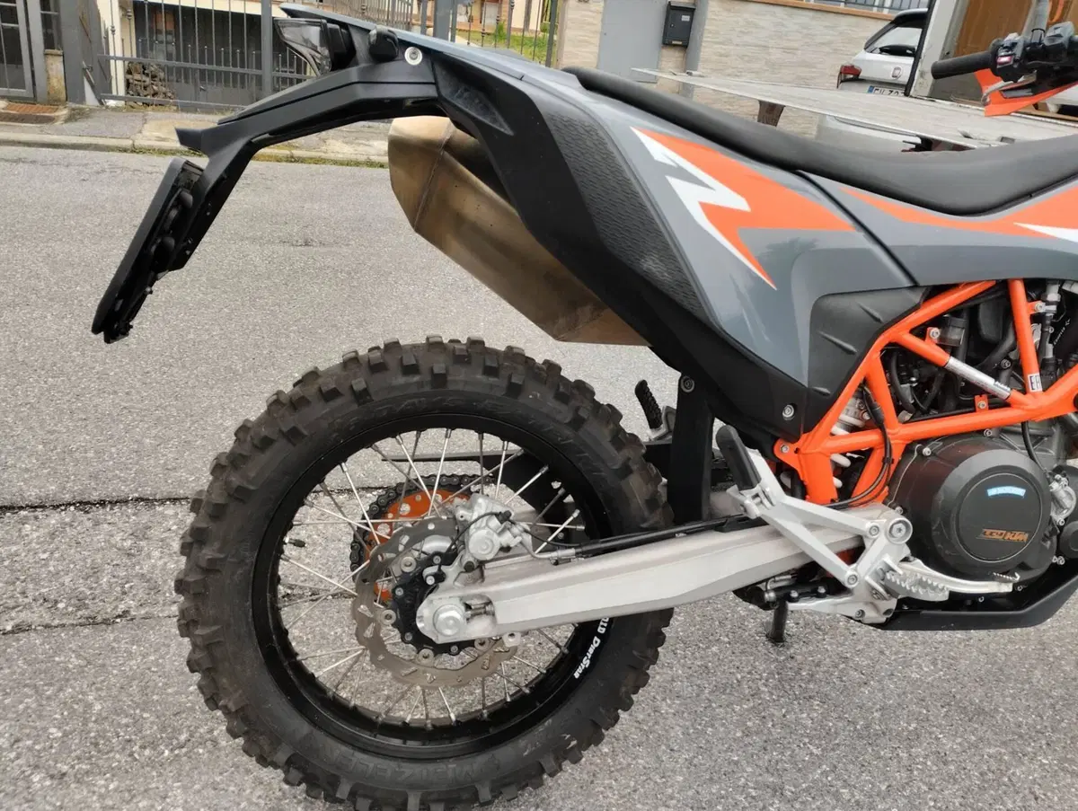 KTM 690 Enduro R (2021) (10)