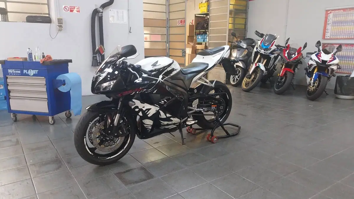 Honda CBR 600 RR (2009 - 12) (3)