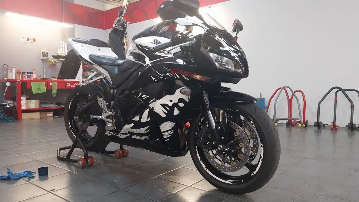 Honda CBR 600 RR (2009 - 12) (4)