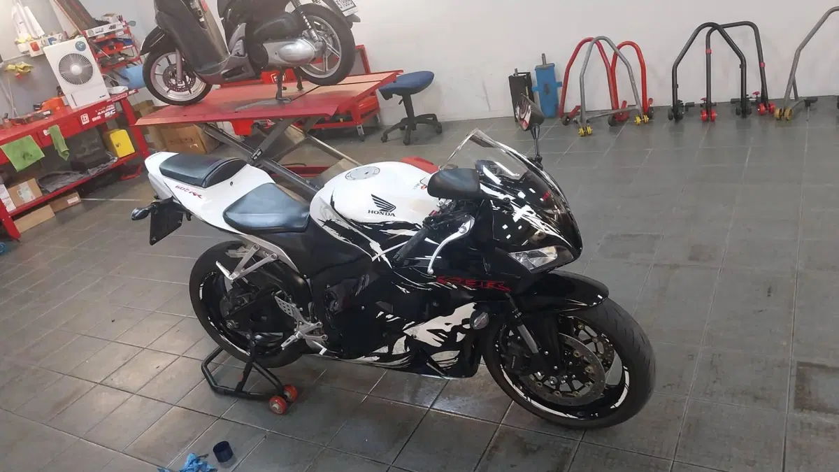 Honda CBR 600 RR (2009 - 12) (8)