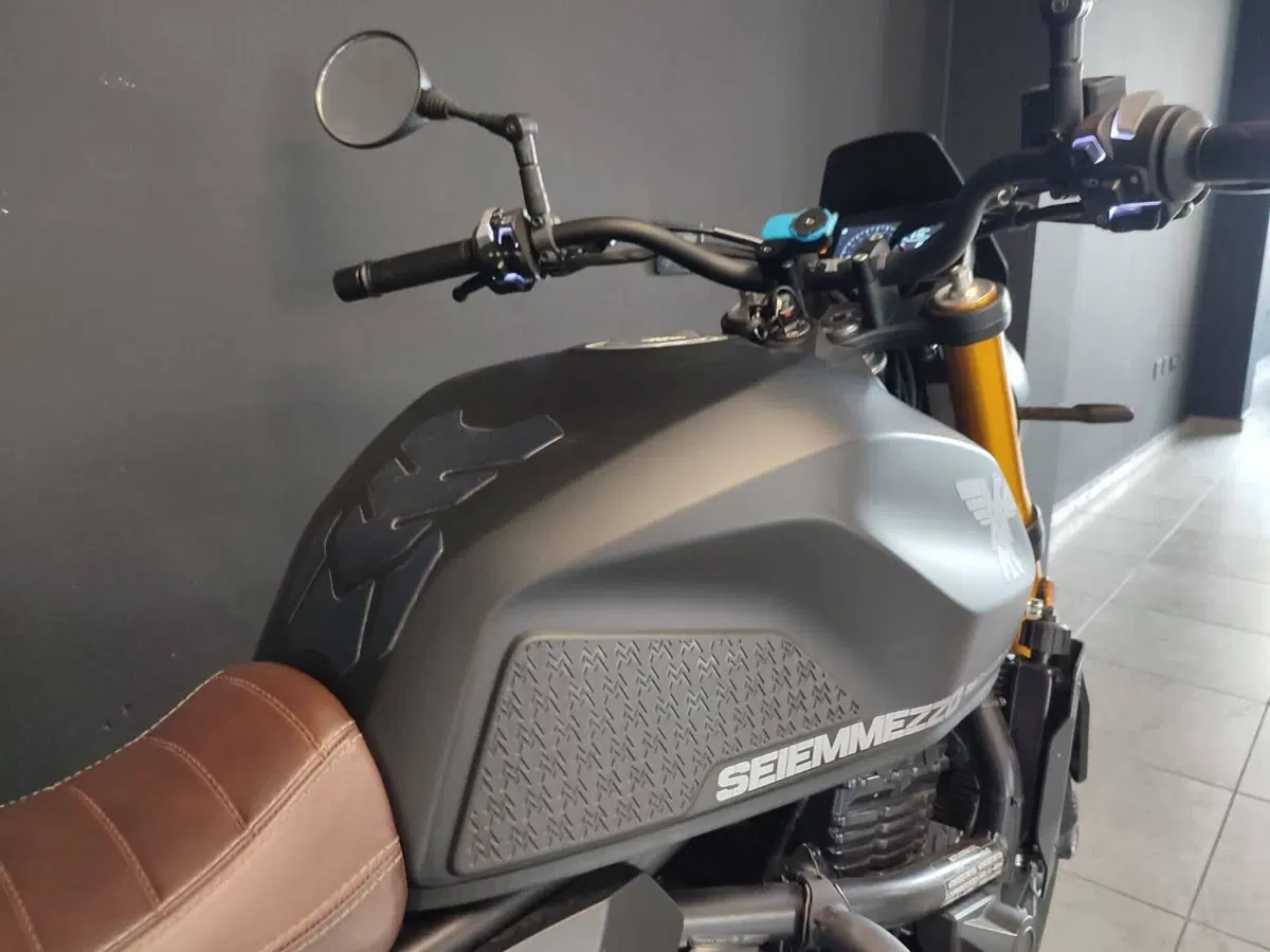 Moto Morini SEIEMMEZZO SCR (2022 - 26) (5)