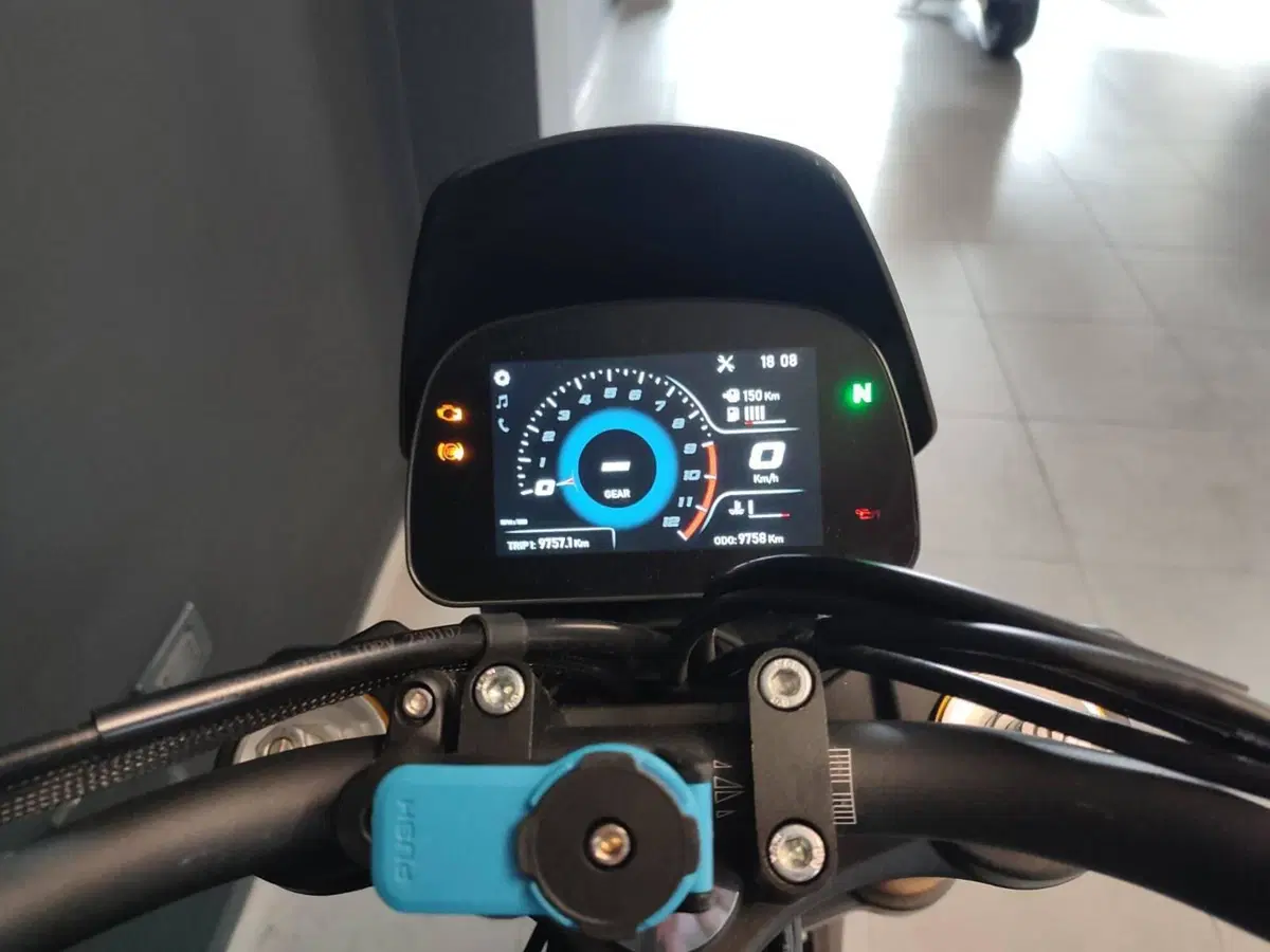 Moto Morini SEIEMMEZZO SCR (2022 - 26) (7)