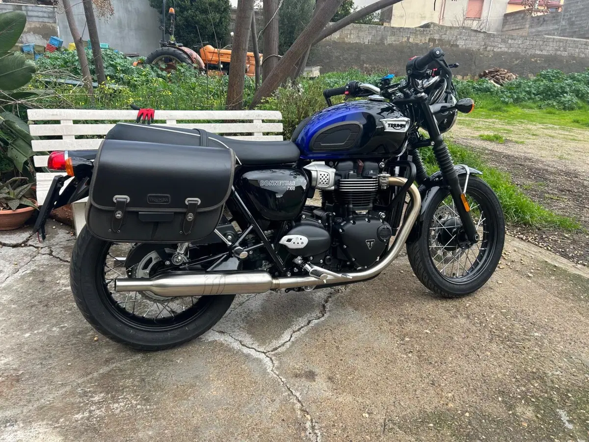 Triumph Bonneville T100 Stealth Edition (2024)