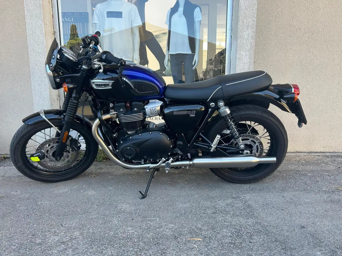 Triumph Bonneville T100 Stealth Edition (2024) (7)