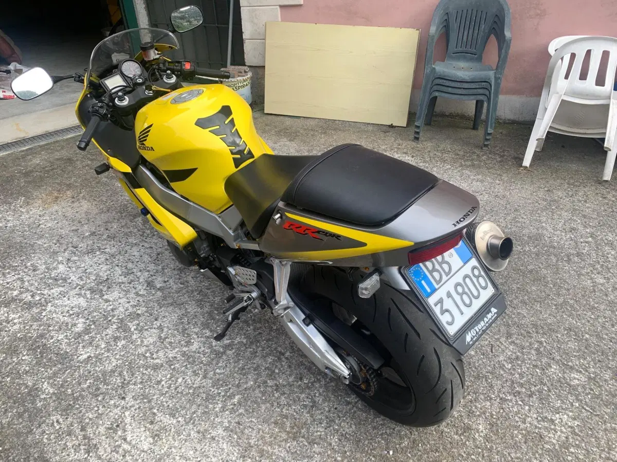 Honda CBR 900 RR Fireblade (2000 - 01) (2)