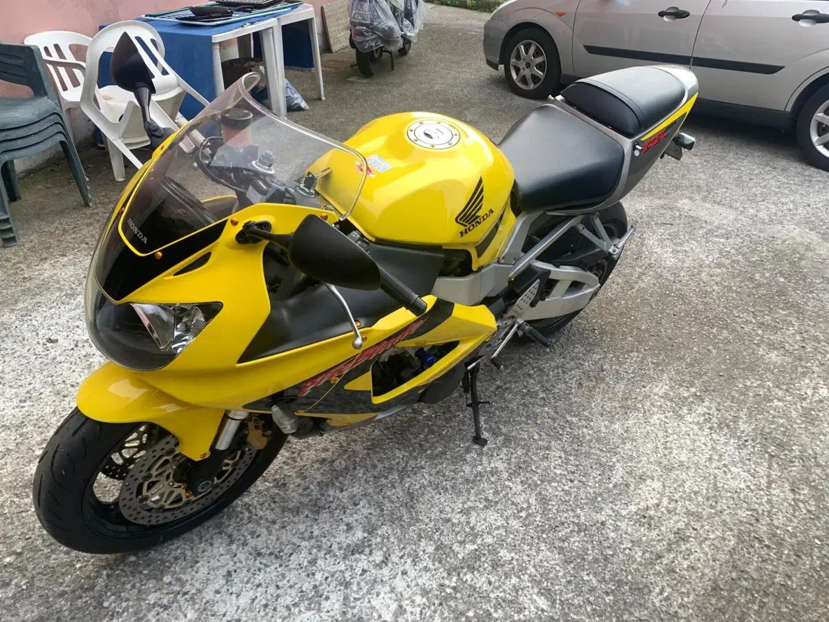 Honda CBR 900 RR Fireblade (2000 - 01) (3)