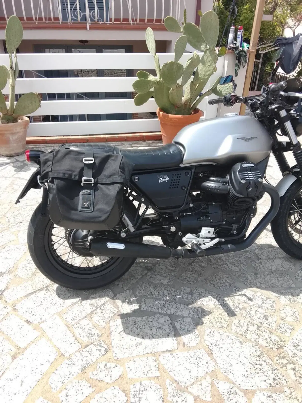 Moto Guzzi V7 III Rough (2018 - 20) (4)