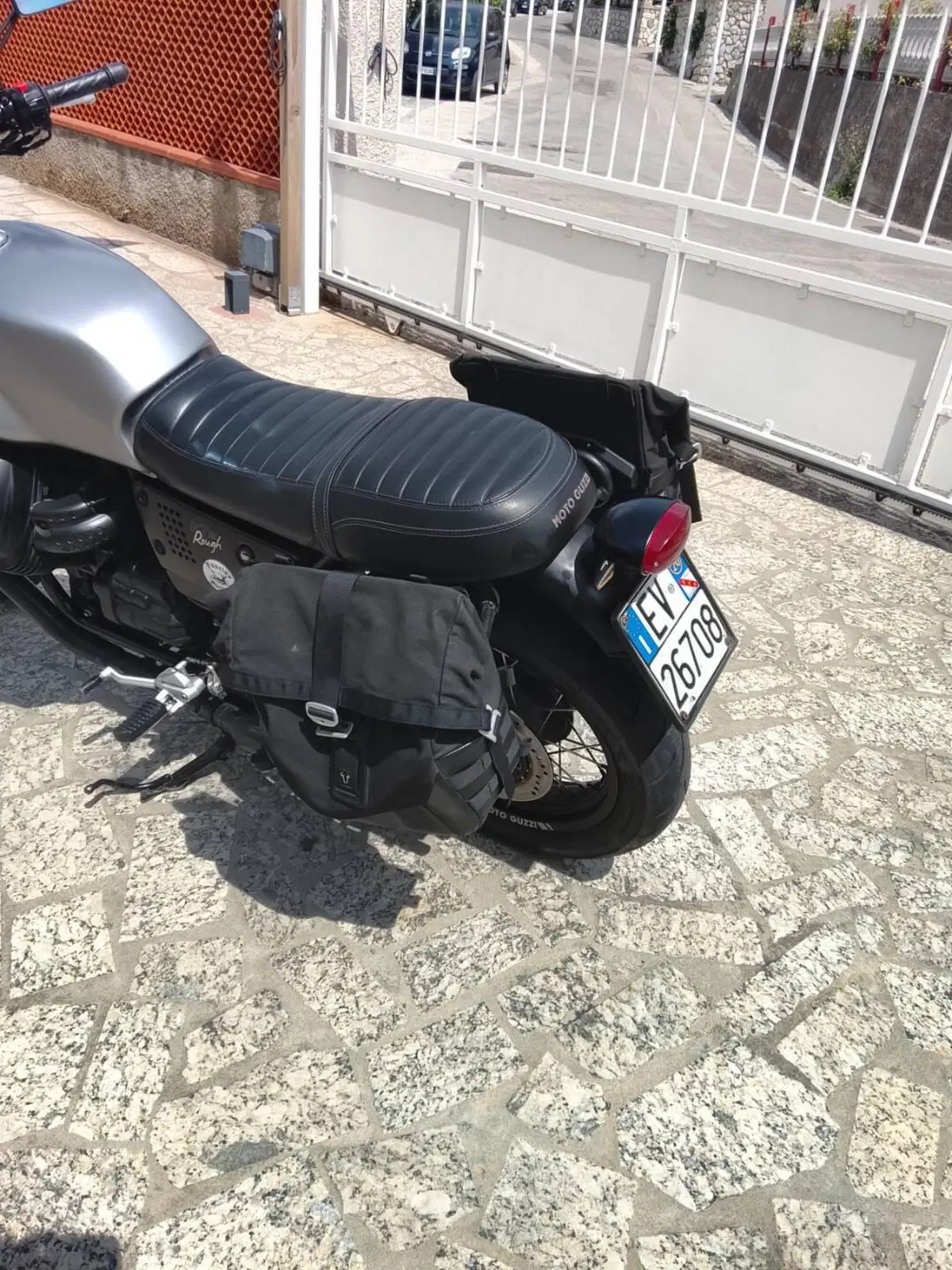 Moto Guzzi V7 III Rough (2018 - 20) (5)