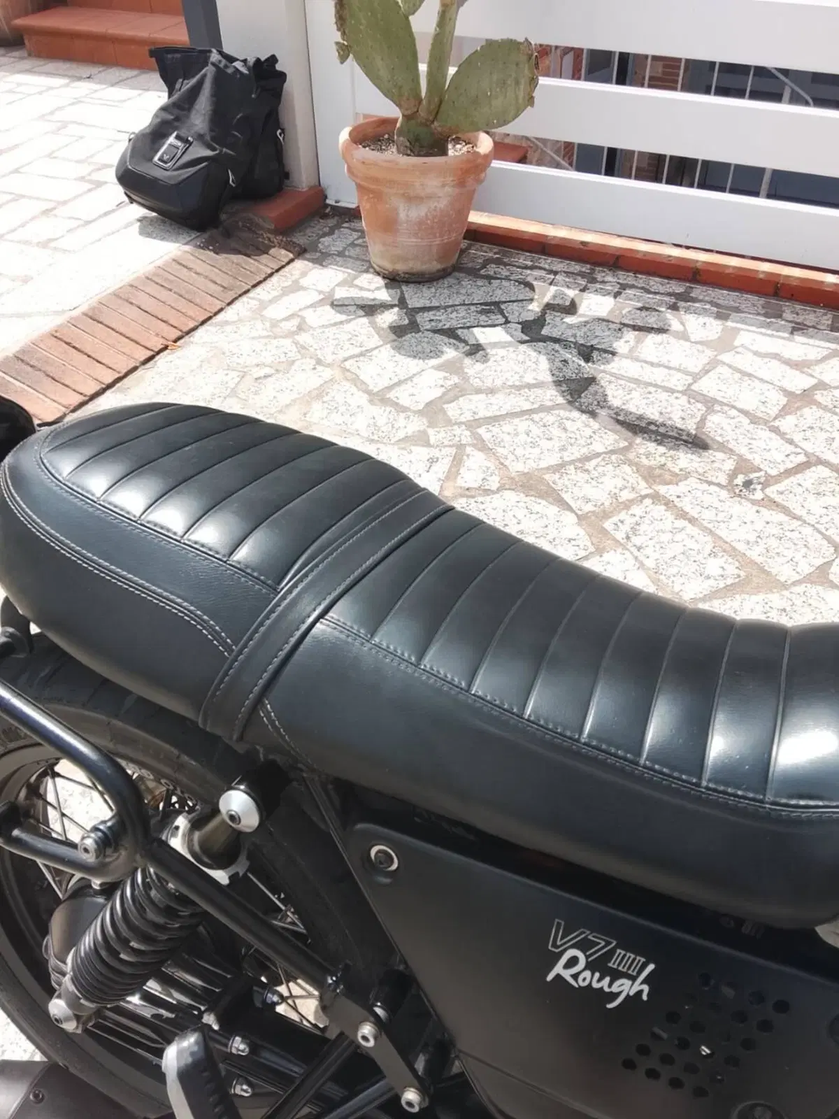 Moto Guzzi V7 III Rough (2018 - 20) (9)