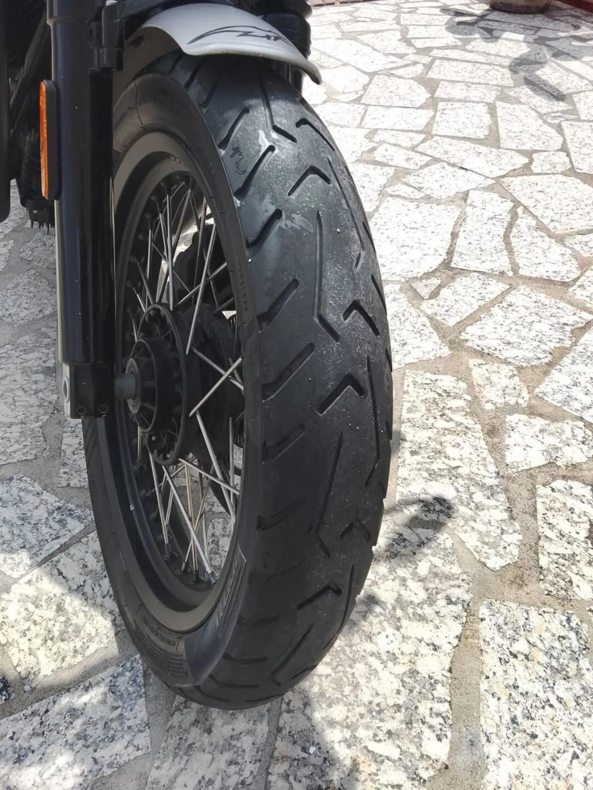 Moto Guzzi V7 III Rough (2018 - 20) (12)