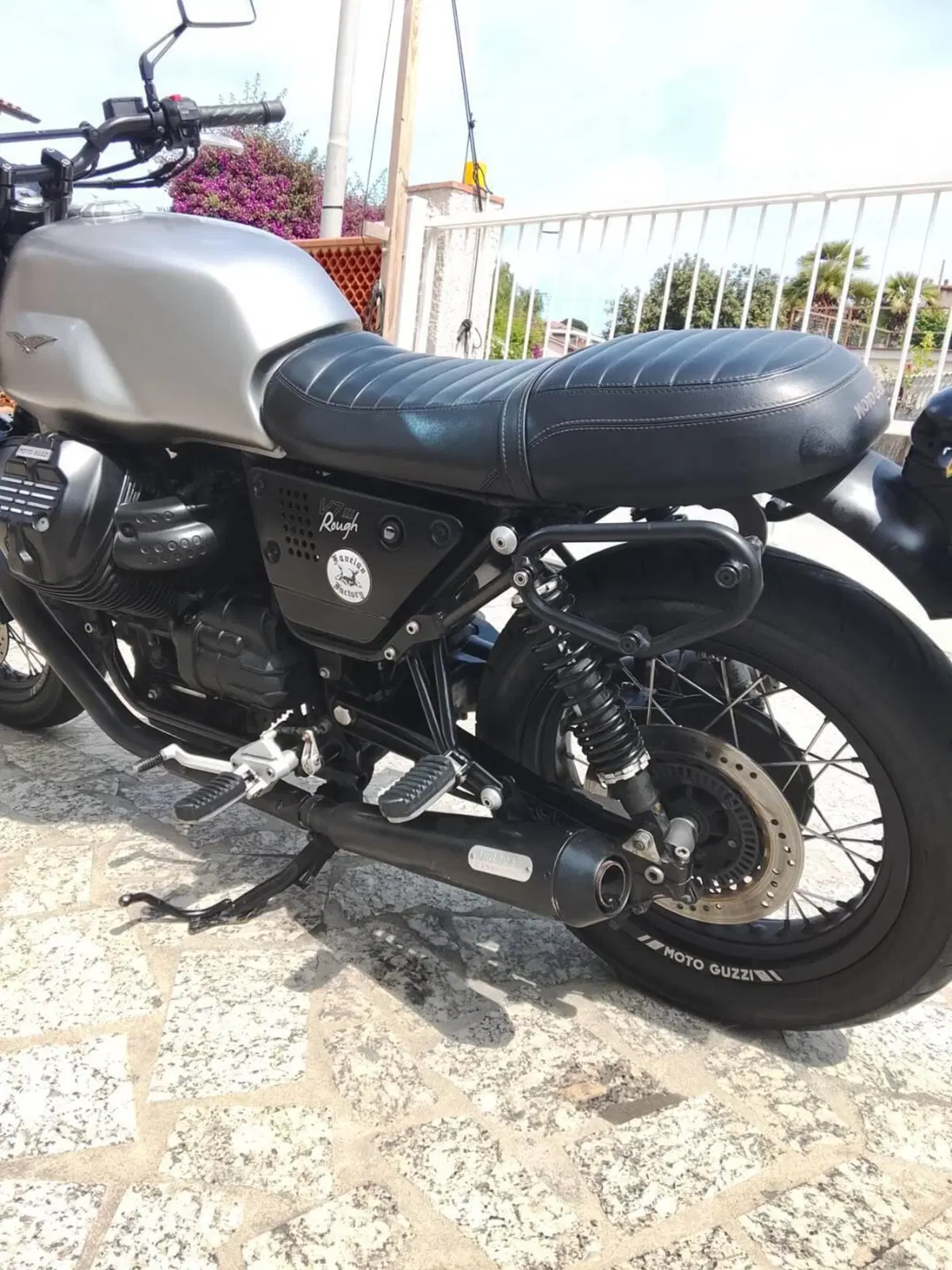 Moto Guzzi V7 III Rough (2018 - 20) (13)
