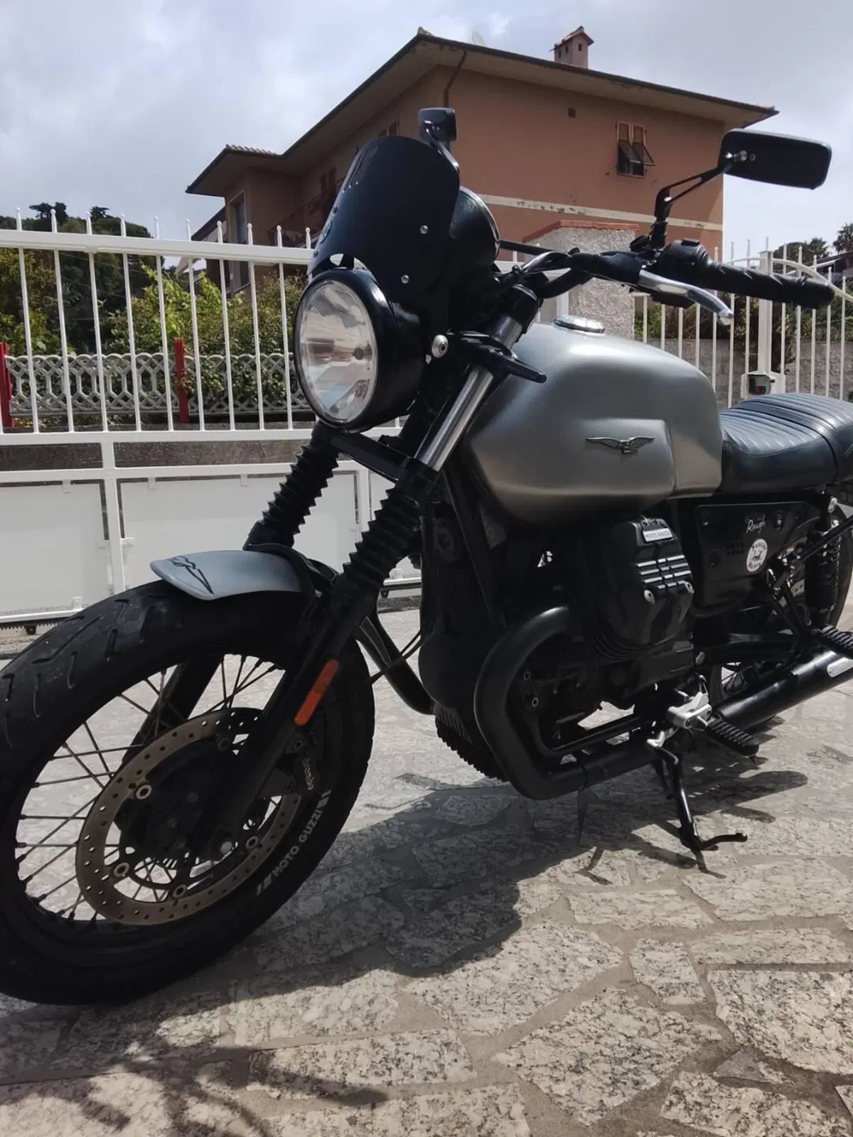 Moto Guzzi V7 III Rough (2018 - 20) (14)