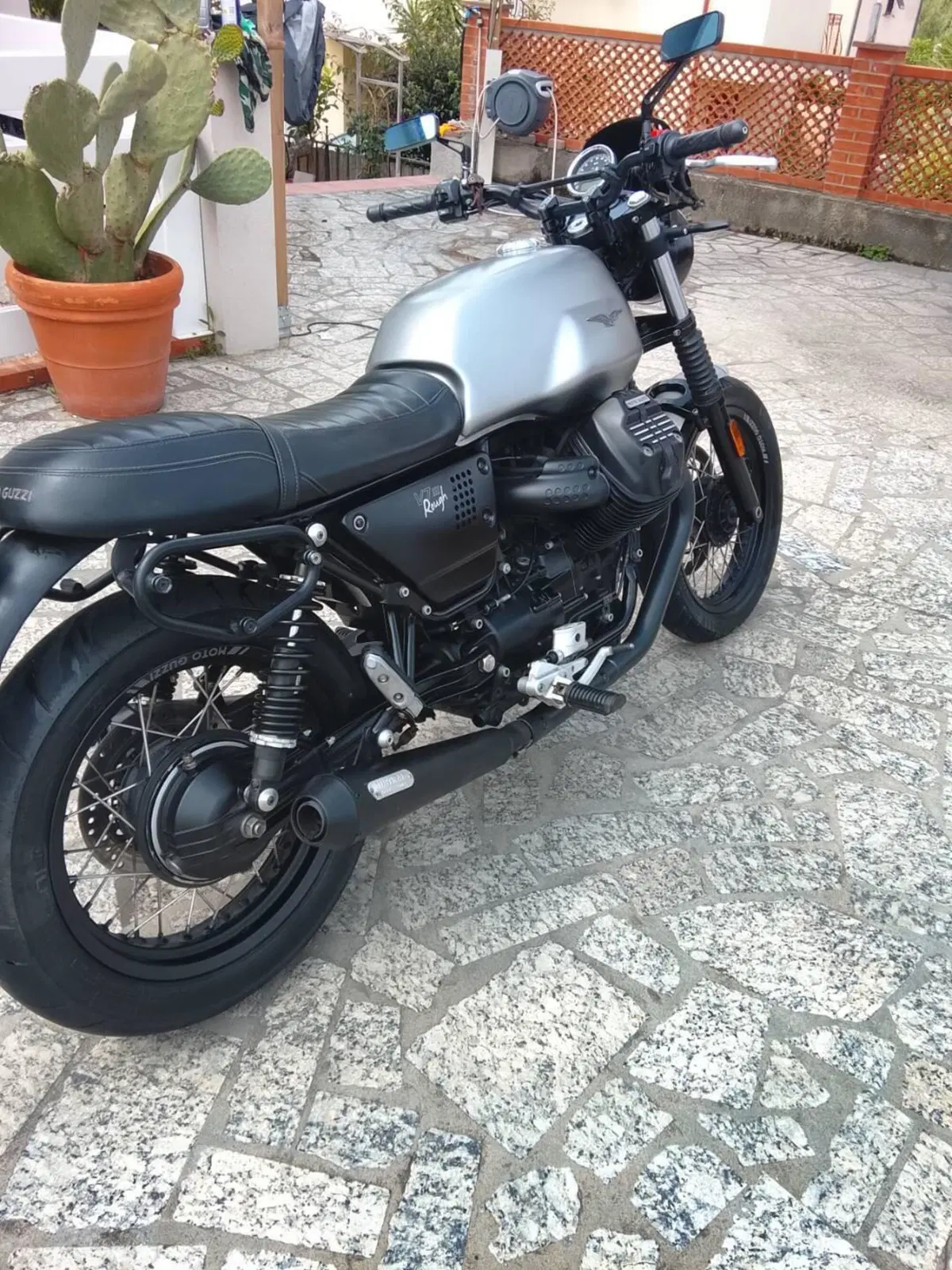 Moto Guzzi V7 III Rough (2018 - 20) (15)