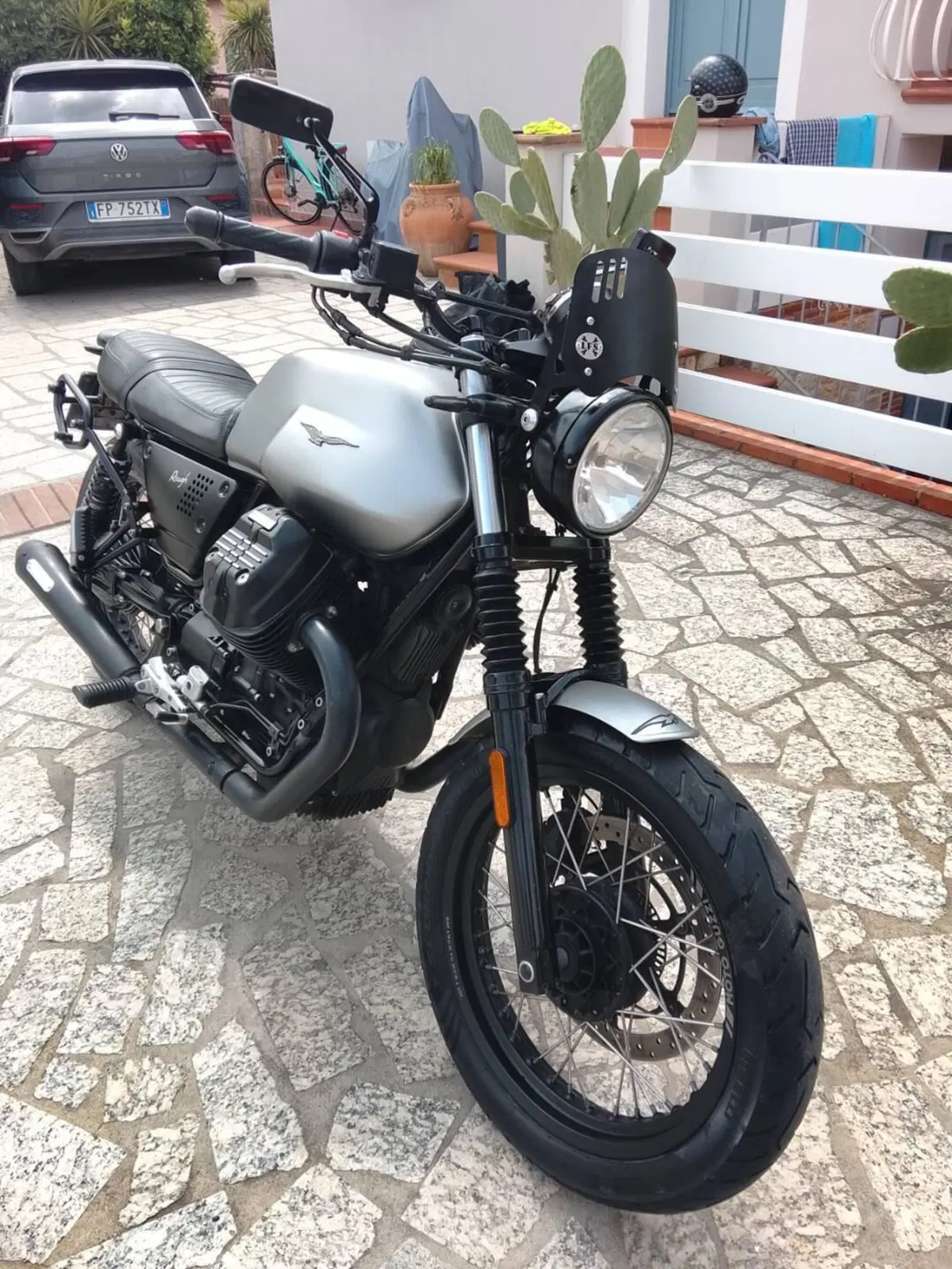 Moto Guzzi V7 III Rough (2018 - 20) (16)