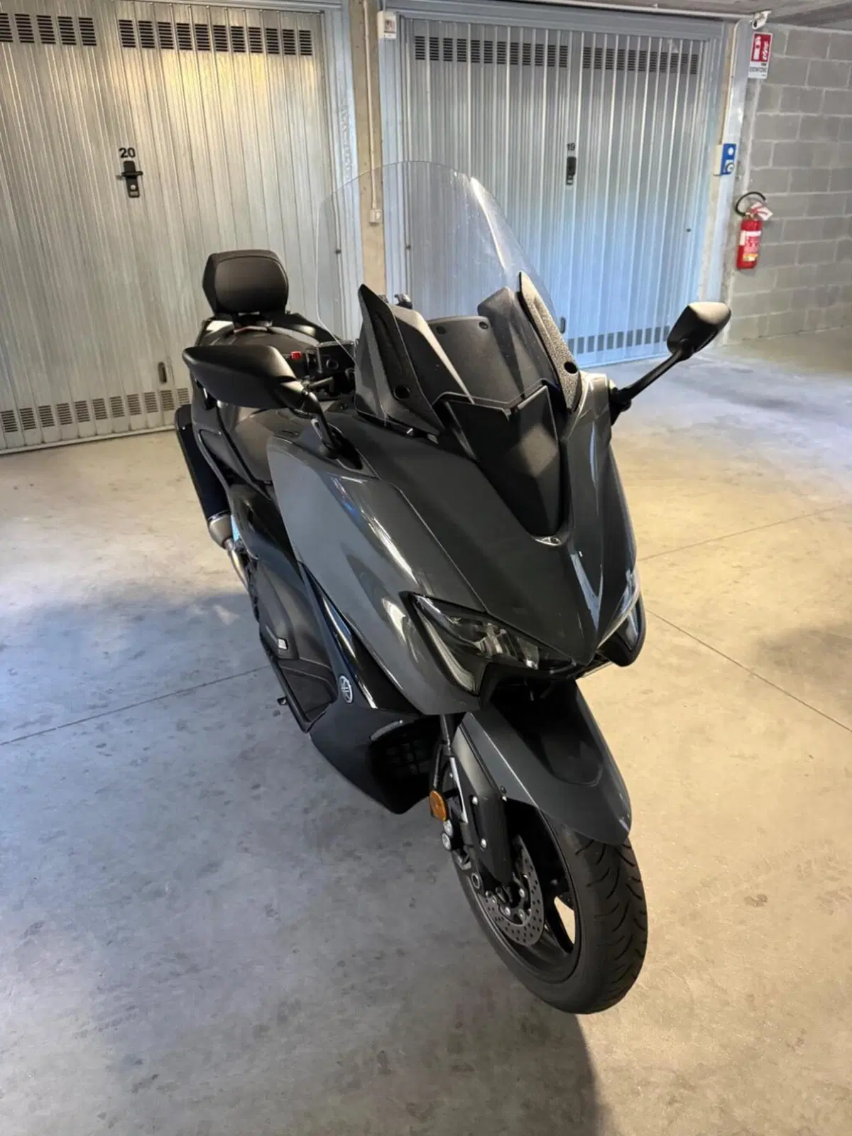 Yamaha T-Max 560 Tech Max (2021) (3)