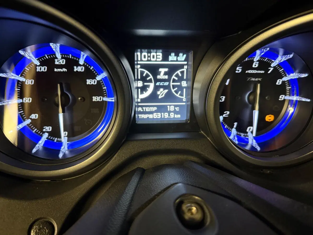 Yamaha T-Max 560 Tech Max (2021) (6)