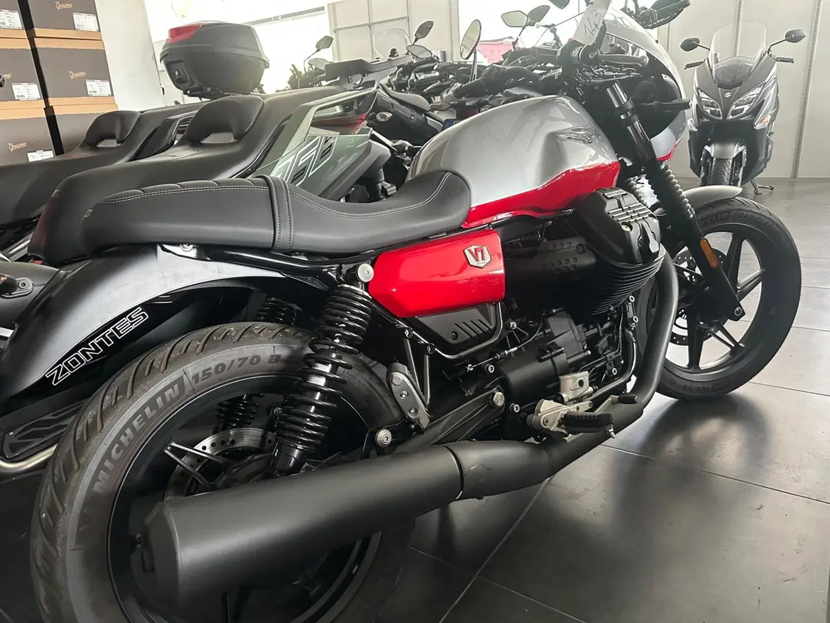 Moto Guzzi V7 Stone Corsa (2023 - 25) (5)