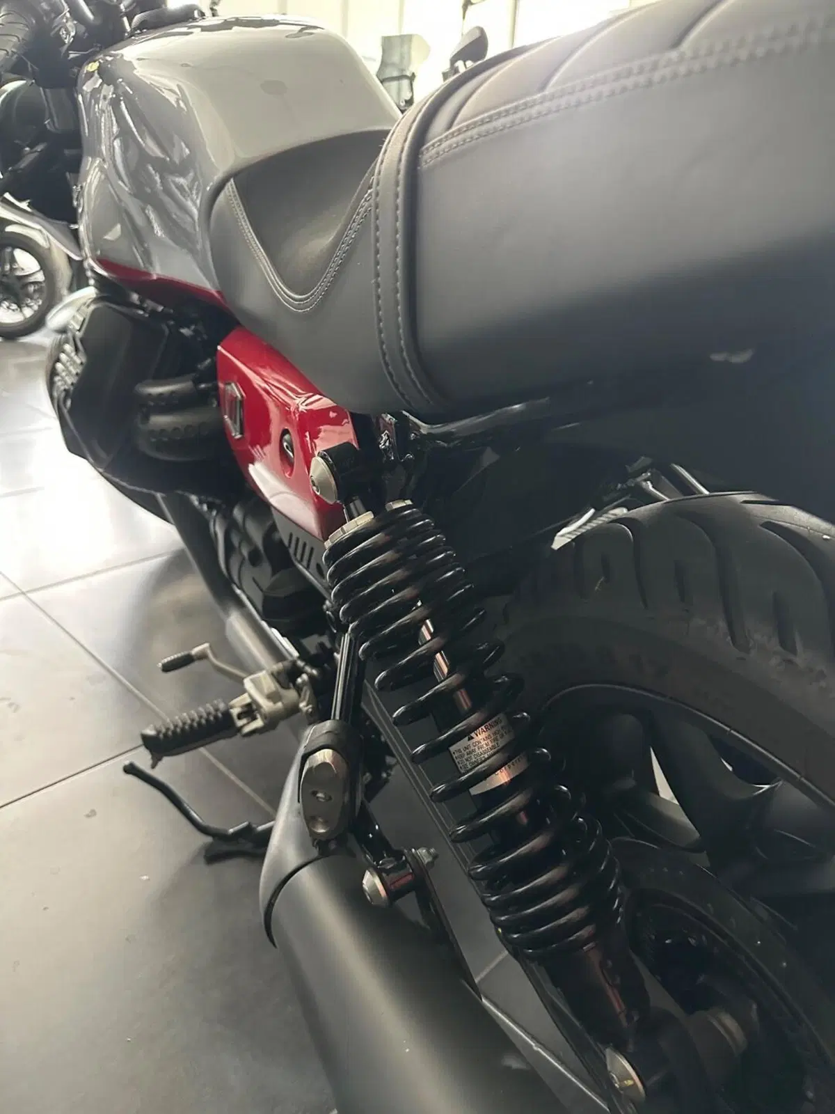 Moto Guzzi V7 Stone Corsa (2023 - 25) (7)