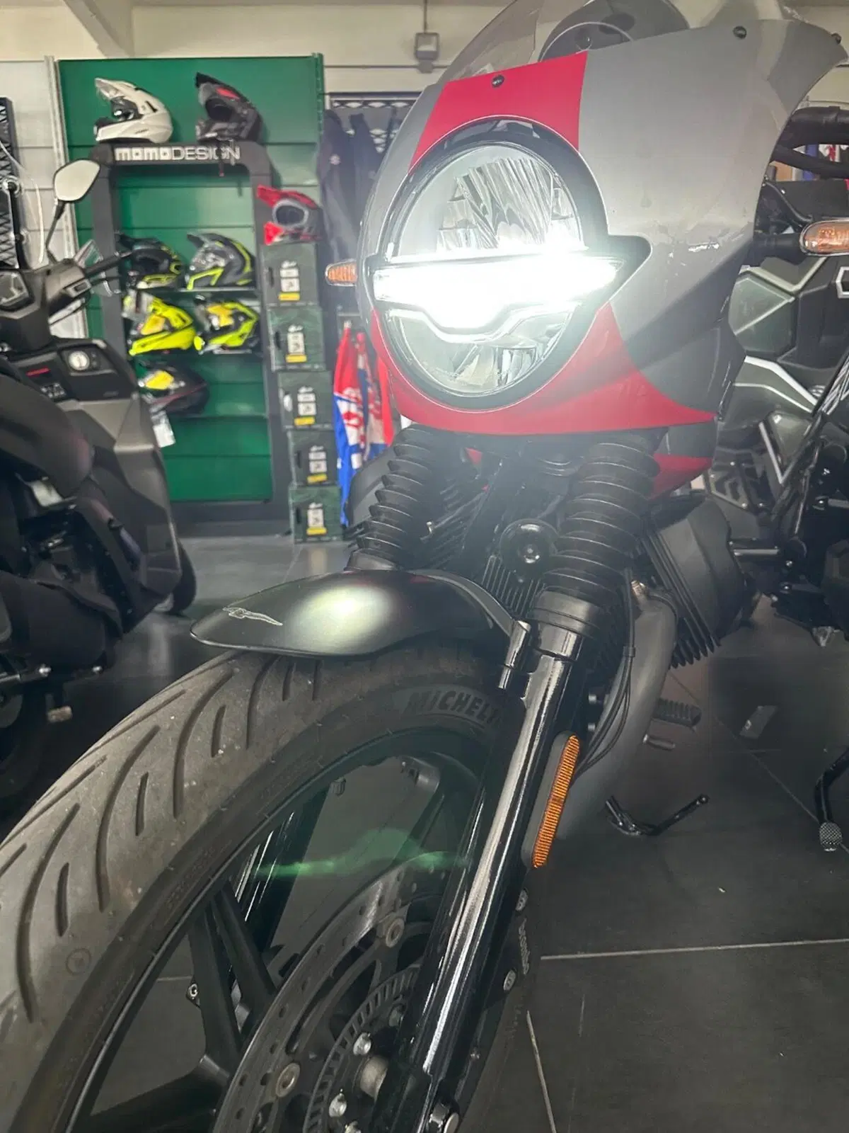Moto Guzzi V7 Stone Corsa (2023 - 25) (8)