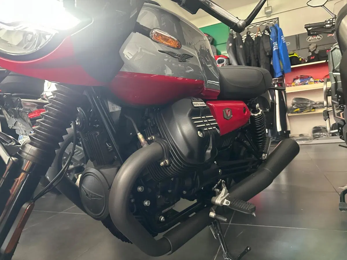 Moto Guzzi V7 Stone Corsa (2023 - 25) (9)