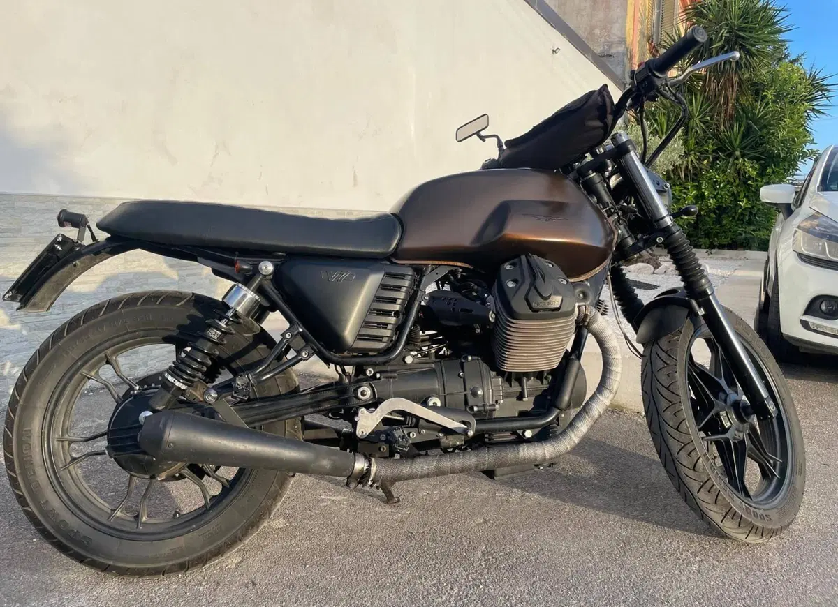 Moto Guzzi V7 II Stone (2015 - 17) (3)