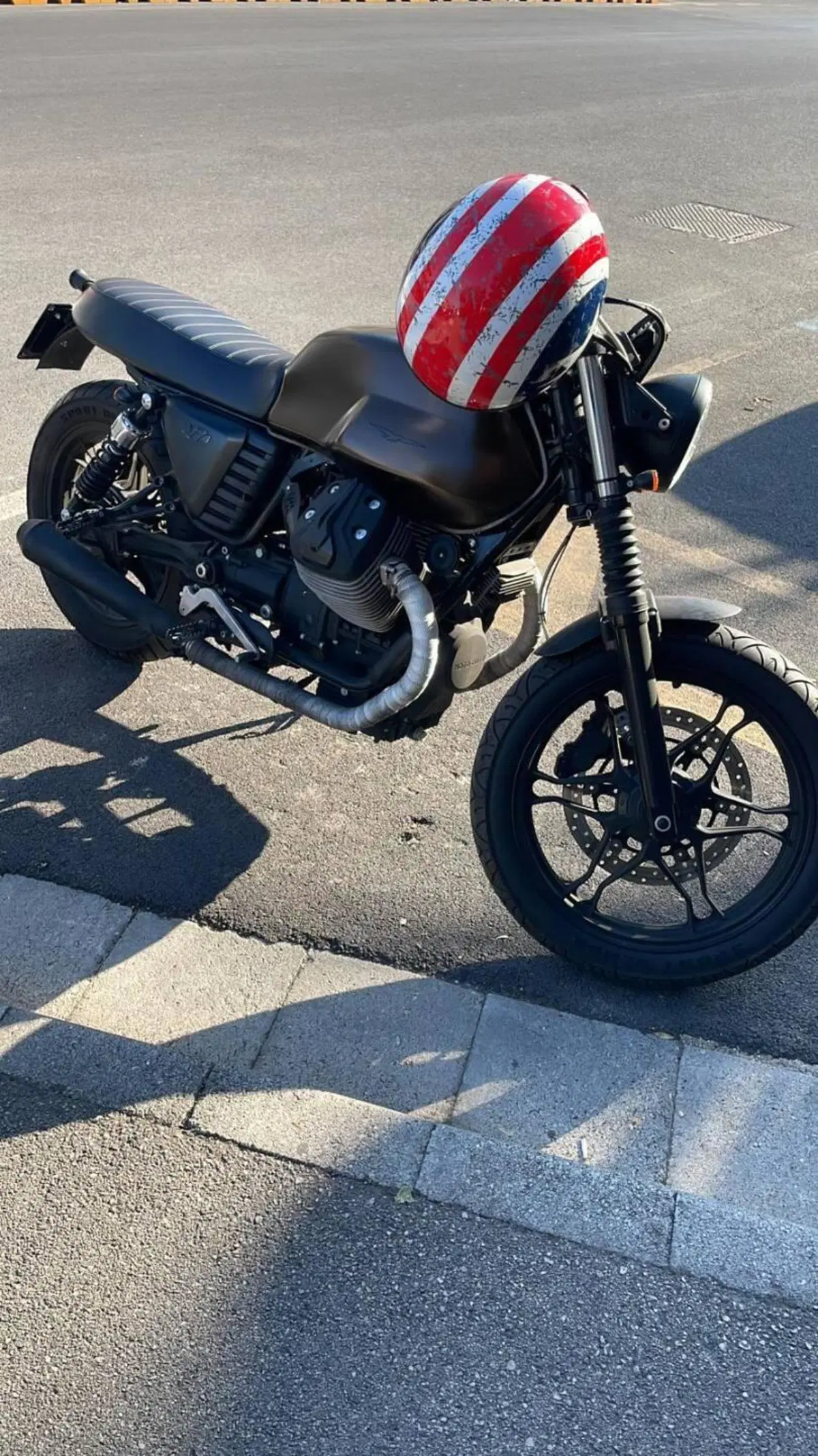 Moto Guzzi V7 II Stone (2015 - 17) (9)