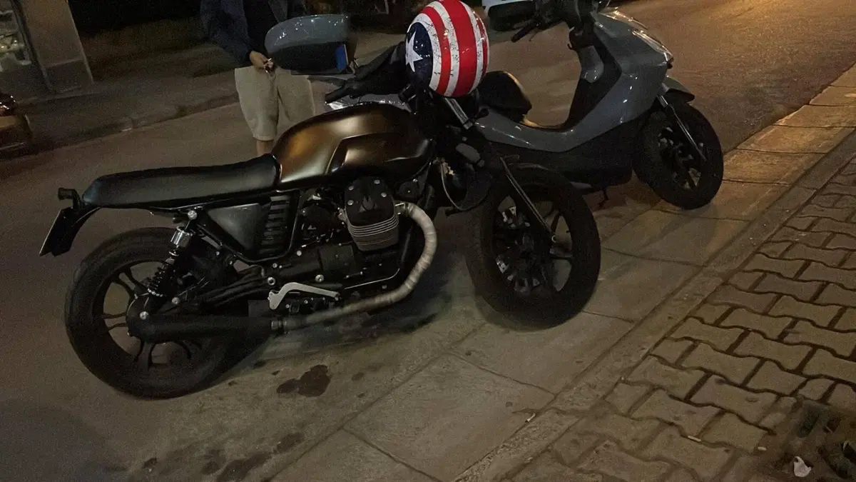 Moto Guzzi V7 II Stone (2015 - 17) (10)