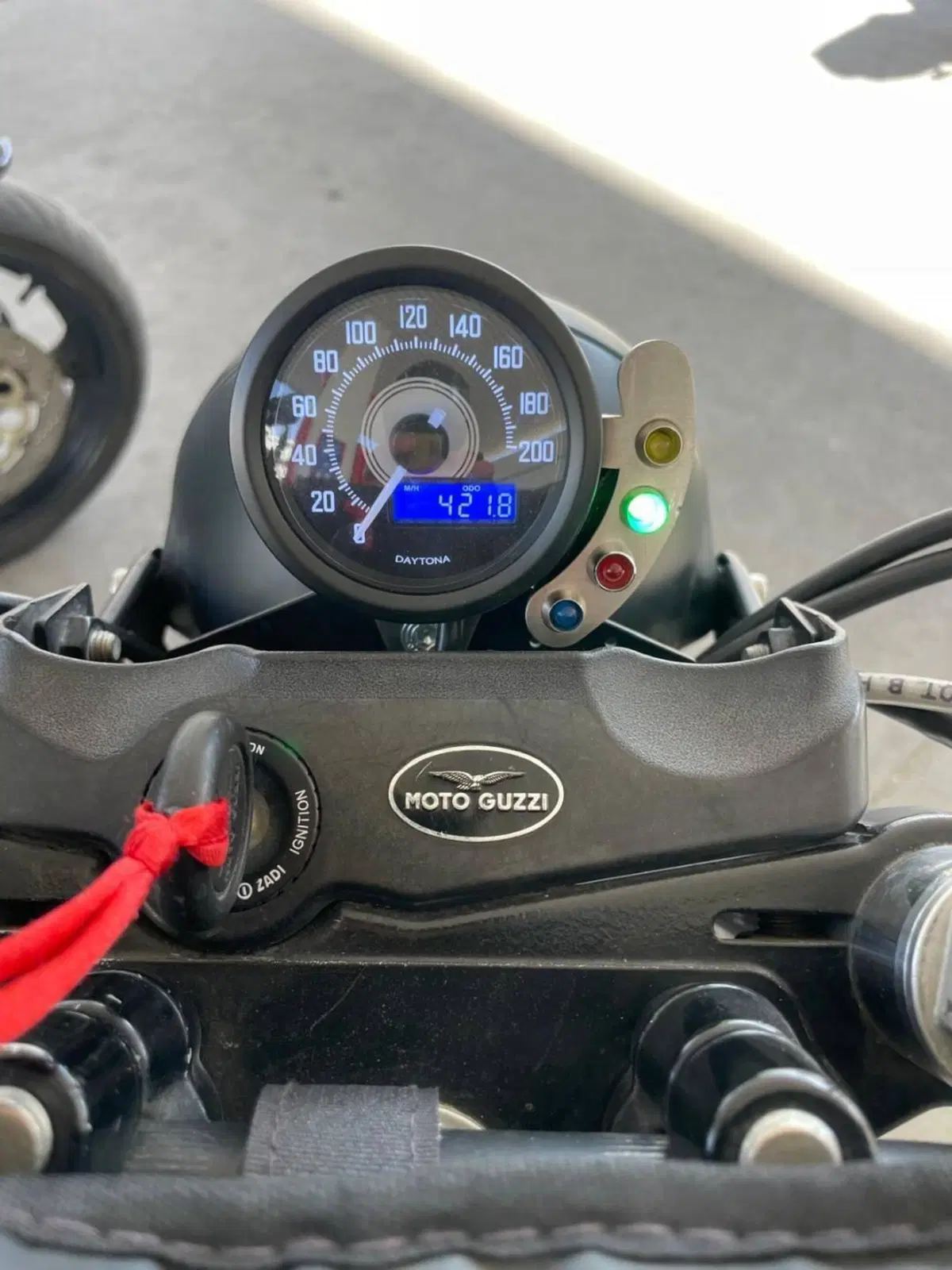 Moto Guzzi V7 II Stone (2015 - 17) (12)