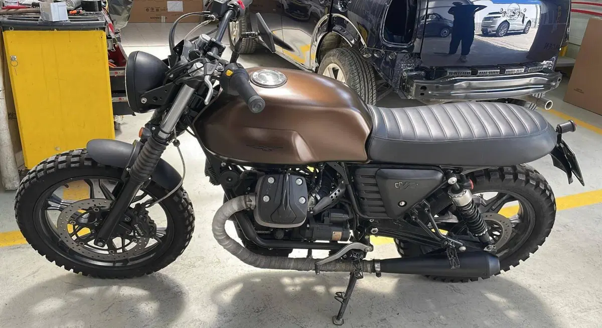 Moto Guzzi V7 II Stone (2015 - 17) (17)