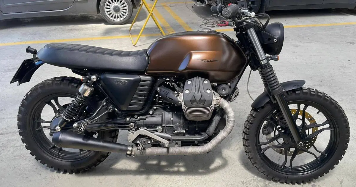 Moto Guzzi V7 II Stone (2015 - 17) (18)