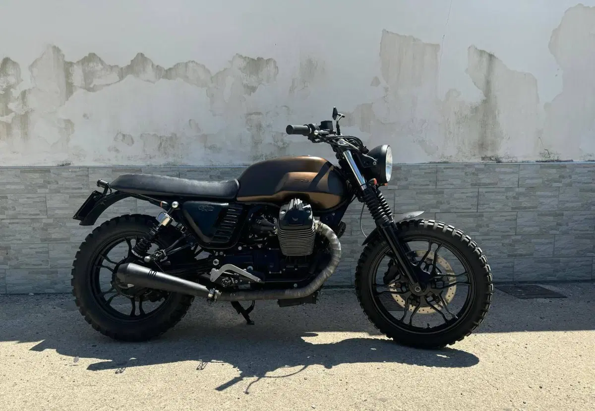 Moto Guzzi V7 II Stone (2015 - 17) (19)