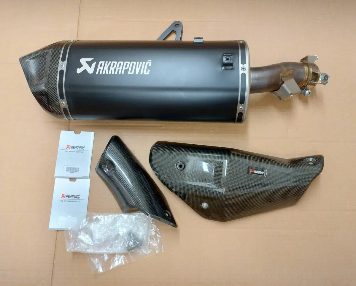 Scarico Akrapovic Africa Twin CRF 1100 (2)