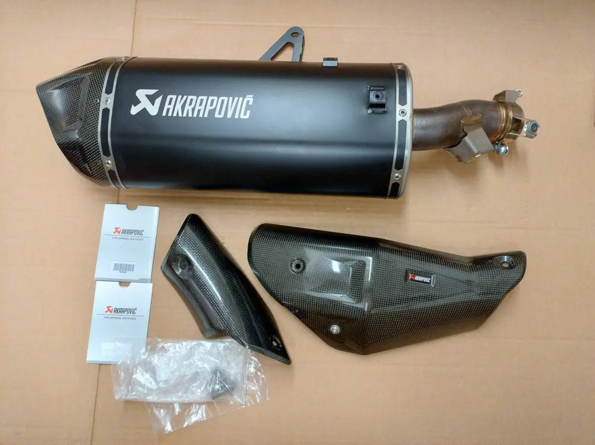 Scarico Akrapovic Africa Twin CRF 1100 (3)