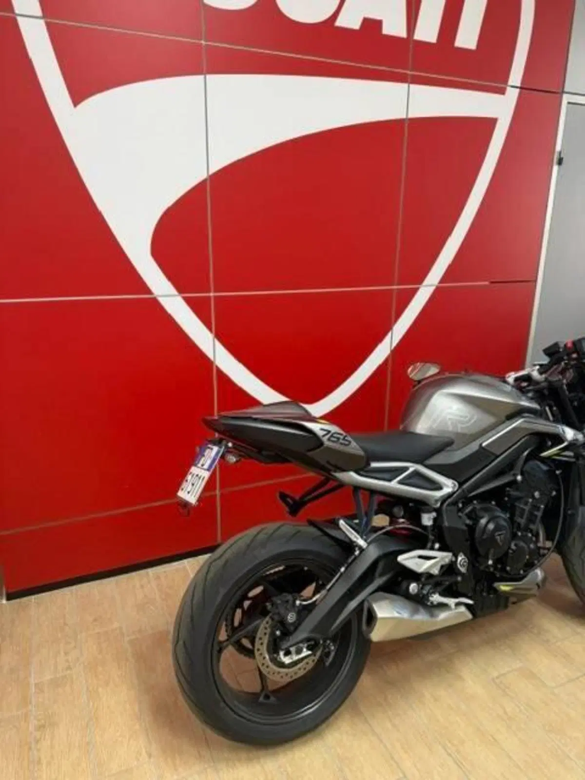 Triumph Street Triple 765 R (2023 - 26) (2)