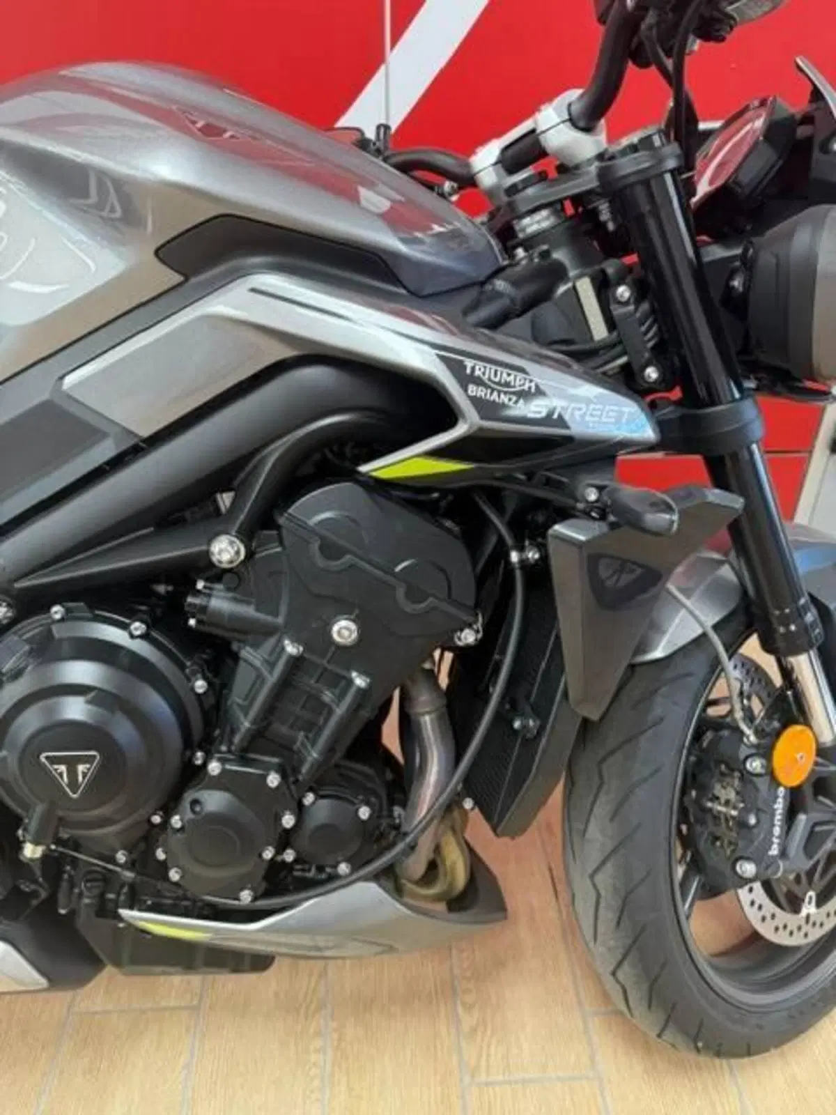 Triumph Street Triple 765 R (2023 - 26) (3)