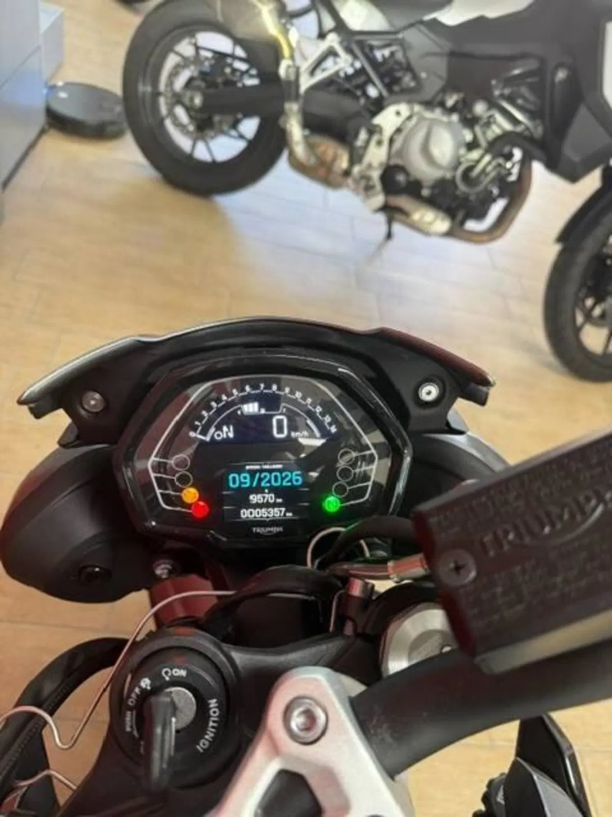 Triumph Street Triple 765 R (2023 - 26) (5)