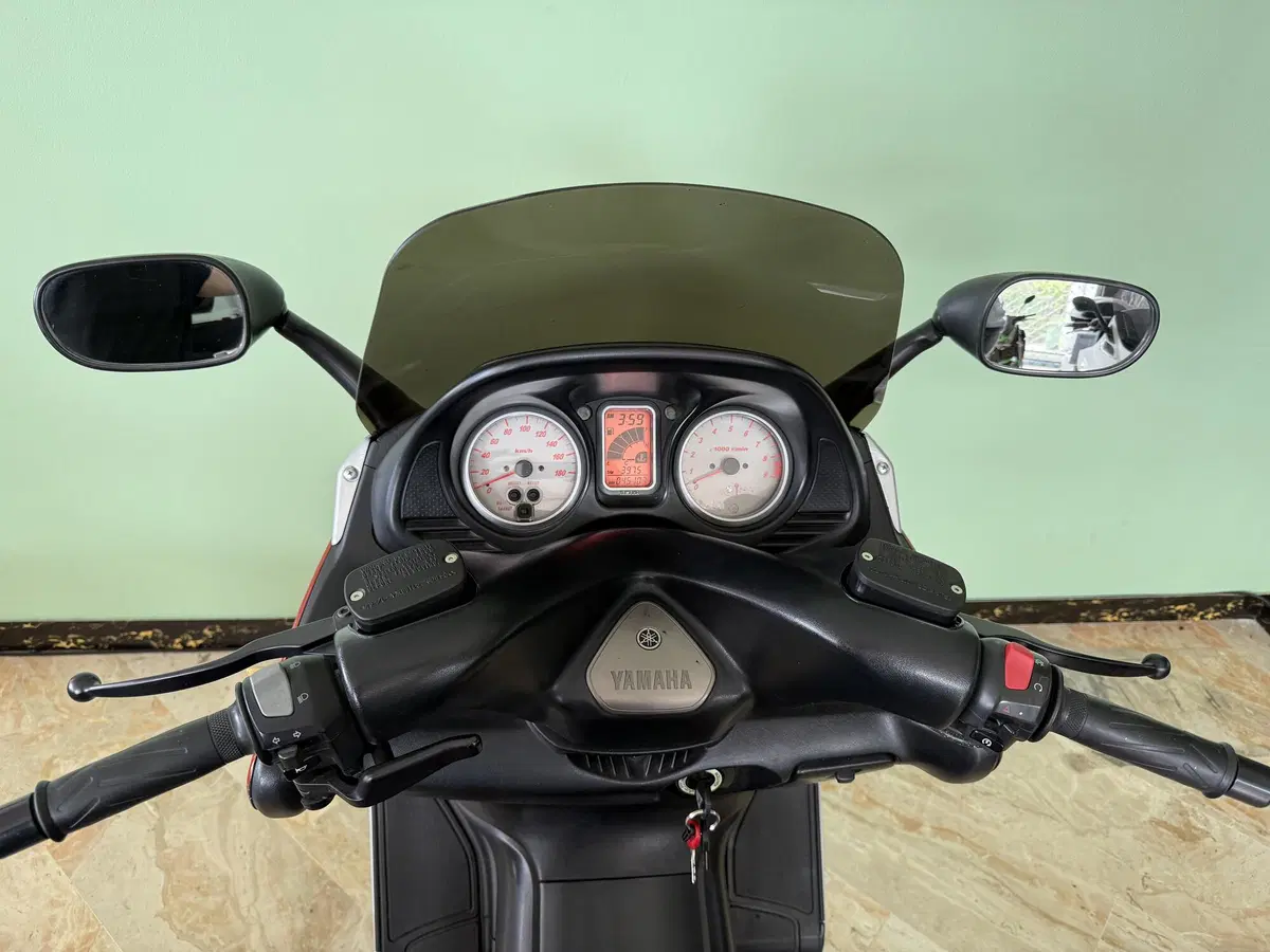 Yamaha T-Max 500 (2004 - 07) (6)