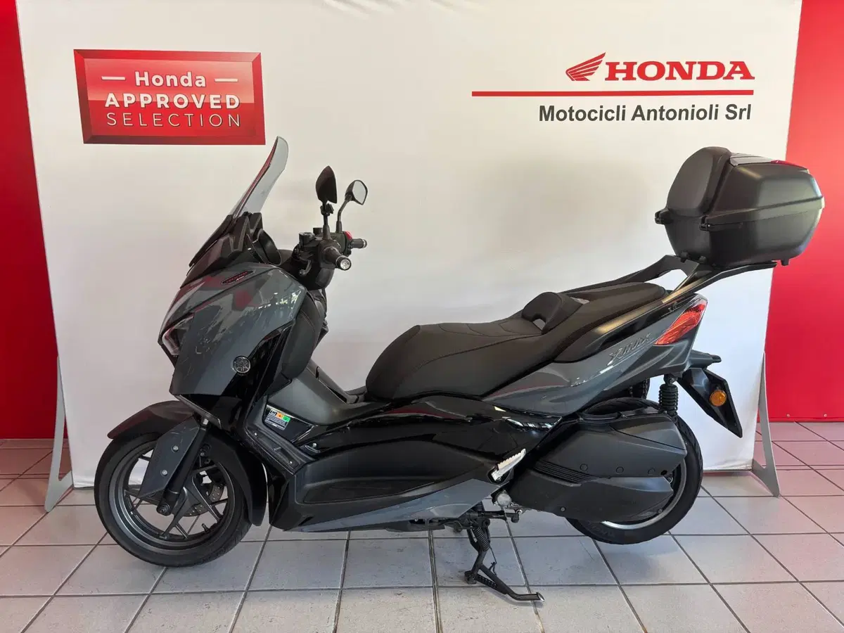 Yamaha X-Max 300 Tech Max (2021 - 24) (2)