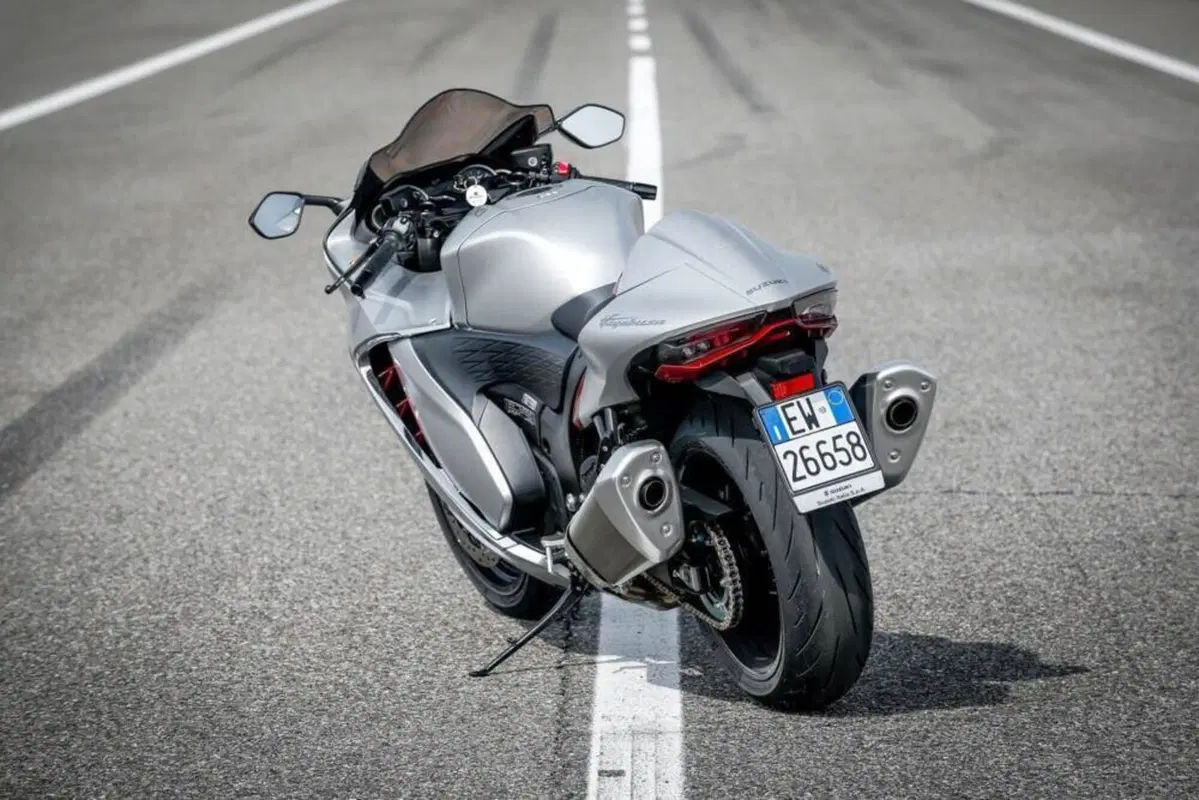 Moto Guzzi V7 III Stone S (2020) (3)