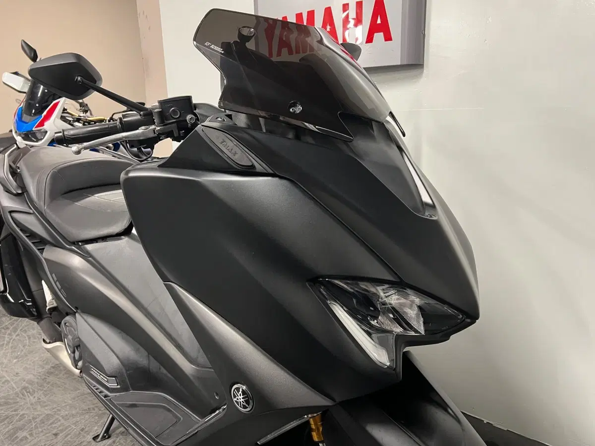 Yamaha T-Max 560 Tech Max (2021) (2)