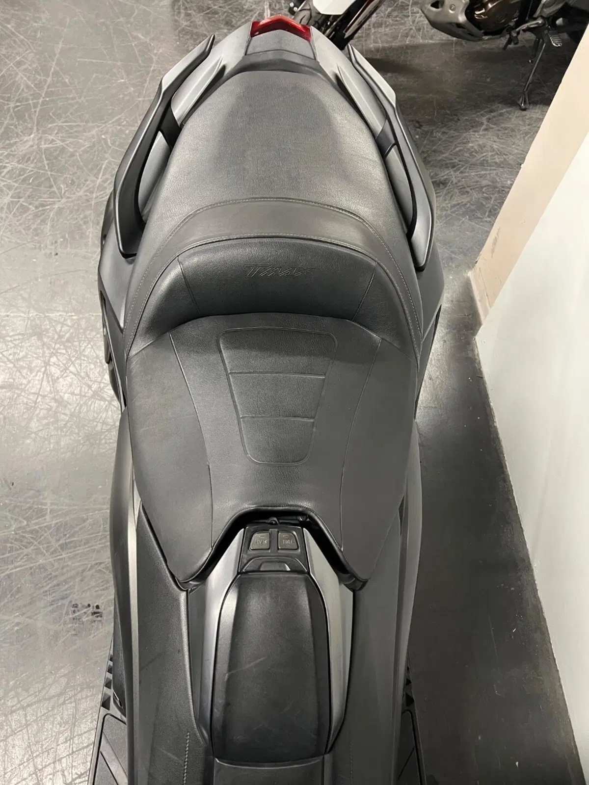Yamaha T-Max 560 Tech Max (2021) (8)