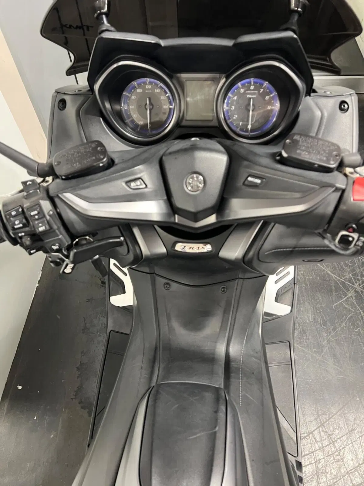 Yamaha T-Max 560 Tech Max (2021) (9)