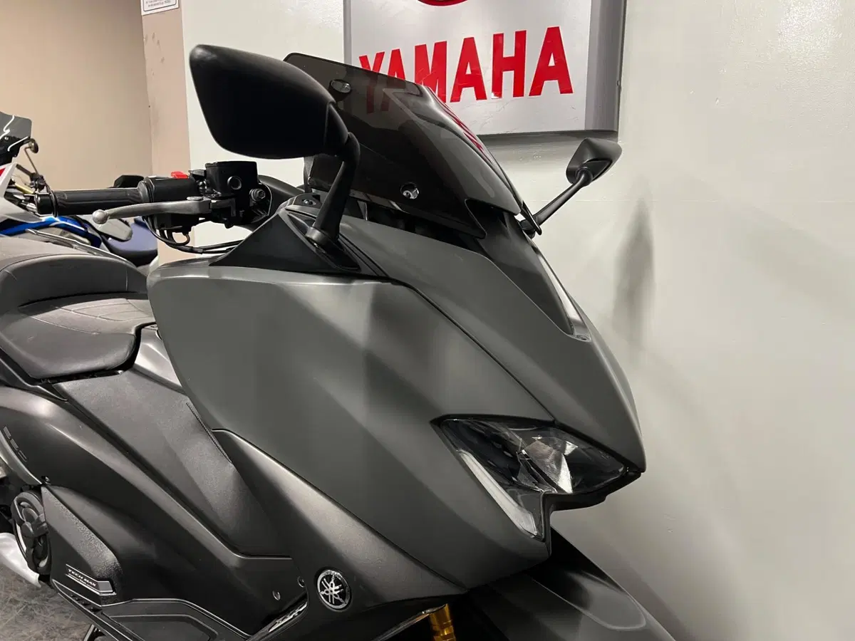 Yamaha T-Max 560 Tech Max (2020) (2)