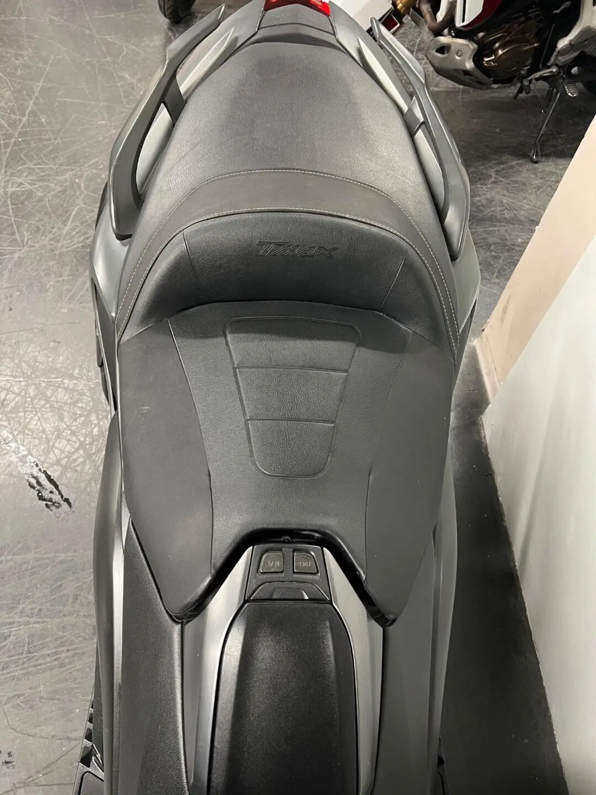 Yamaha T-Max 560 Tech Max (2020) (8)