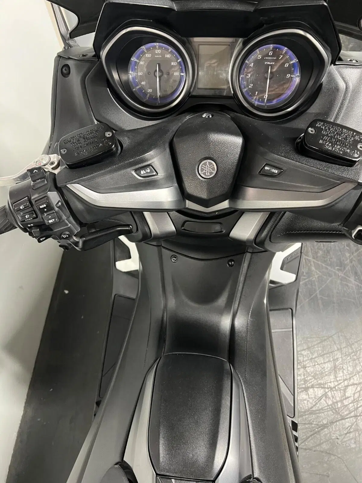Yamaha T-Max 560 Tech Max (2020) (9)