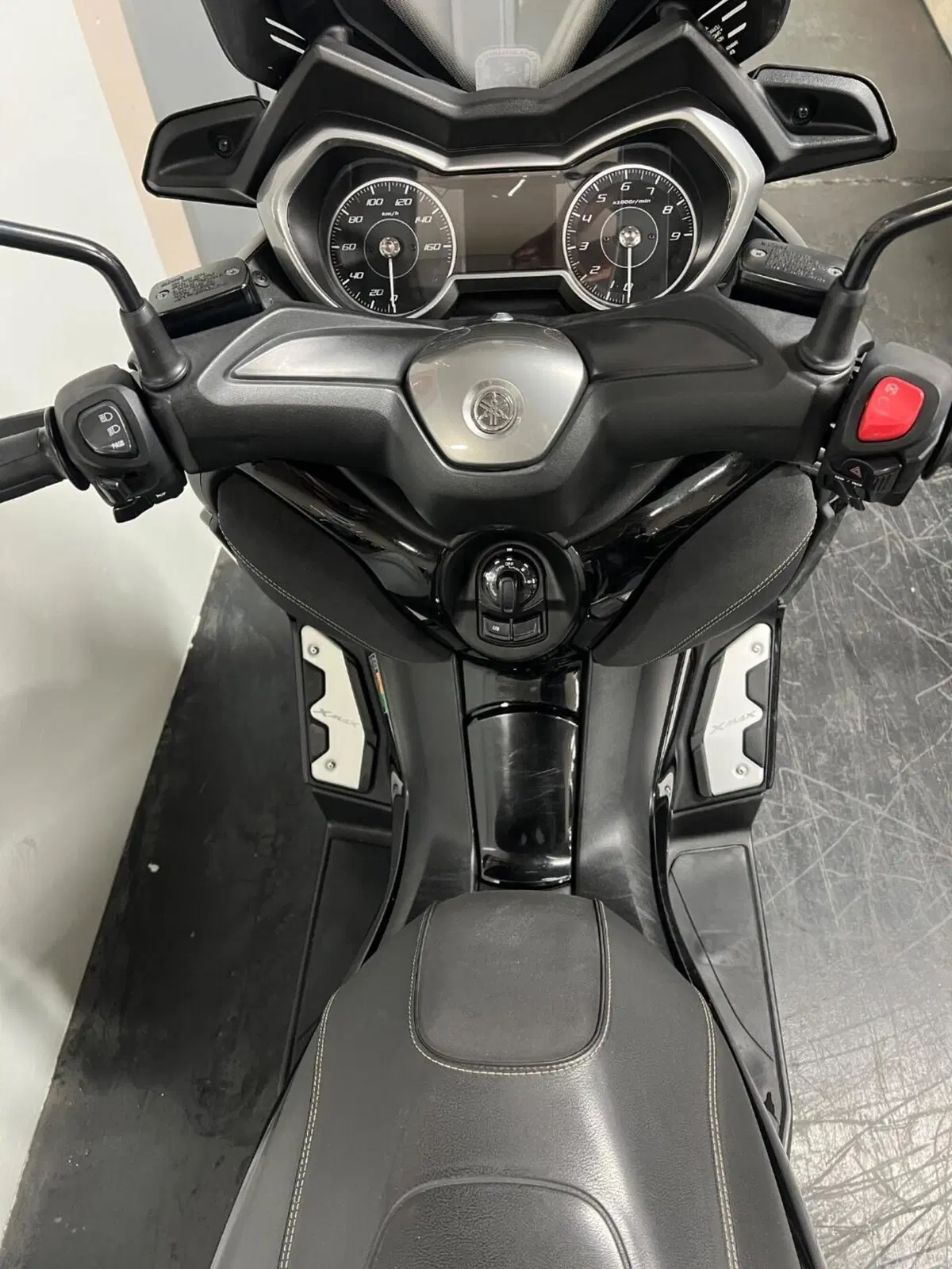Yamaha X-Max 300 Tech Max (2021 - 24) (8)