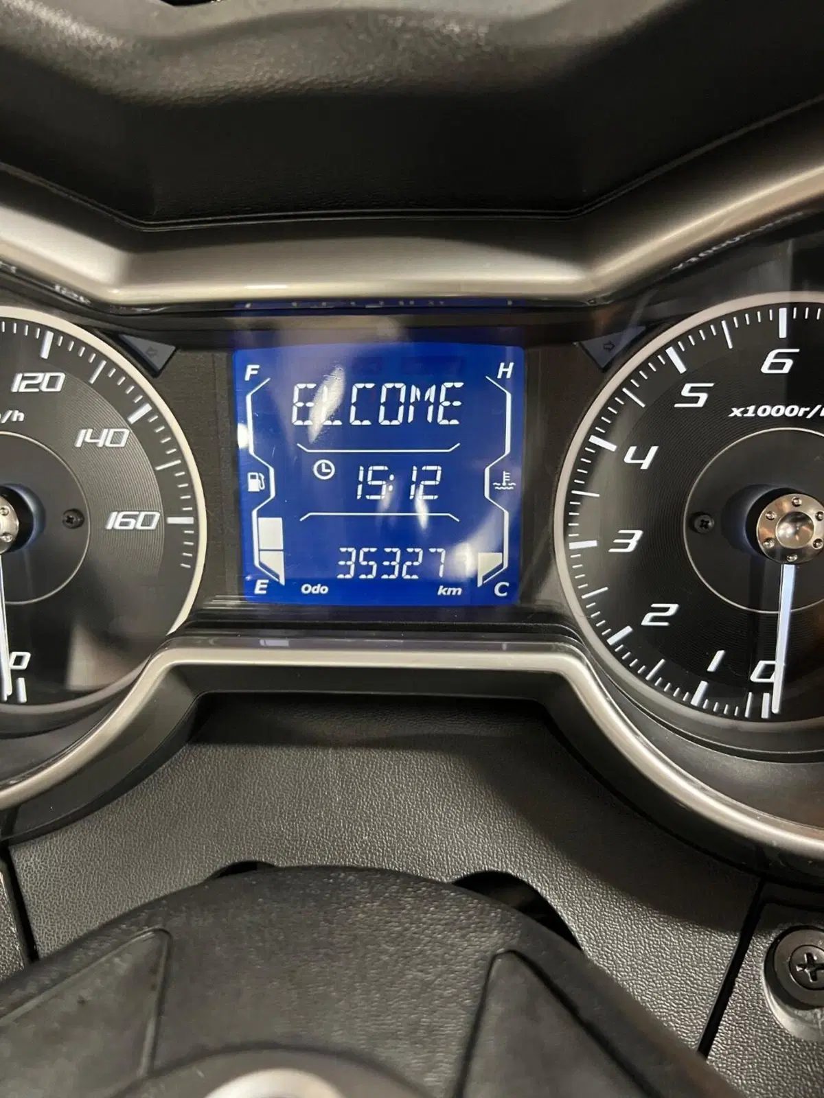Yamaha X-Max 300 Tech Max (2021 - 24) (9)