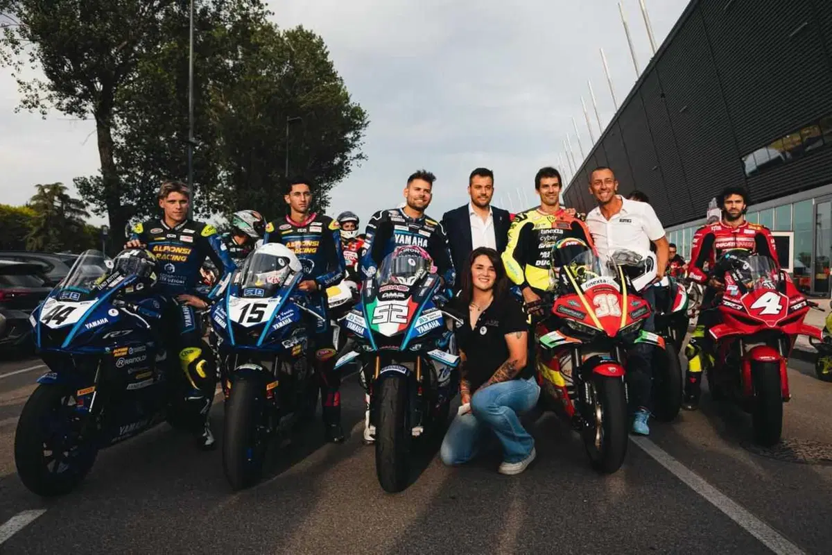 Dunlop CIV 2026, Imola: i piloti sfilano per le strade della città [VIDEO-GALLERY] (2)
