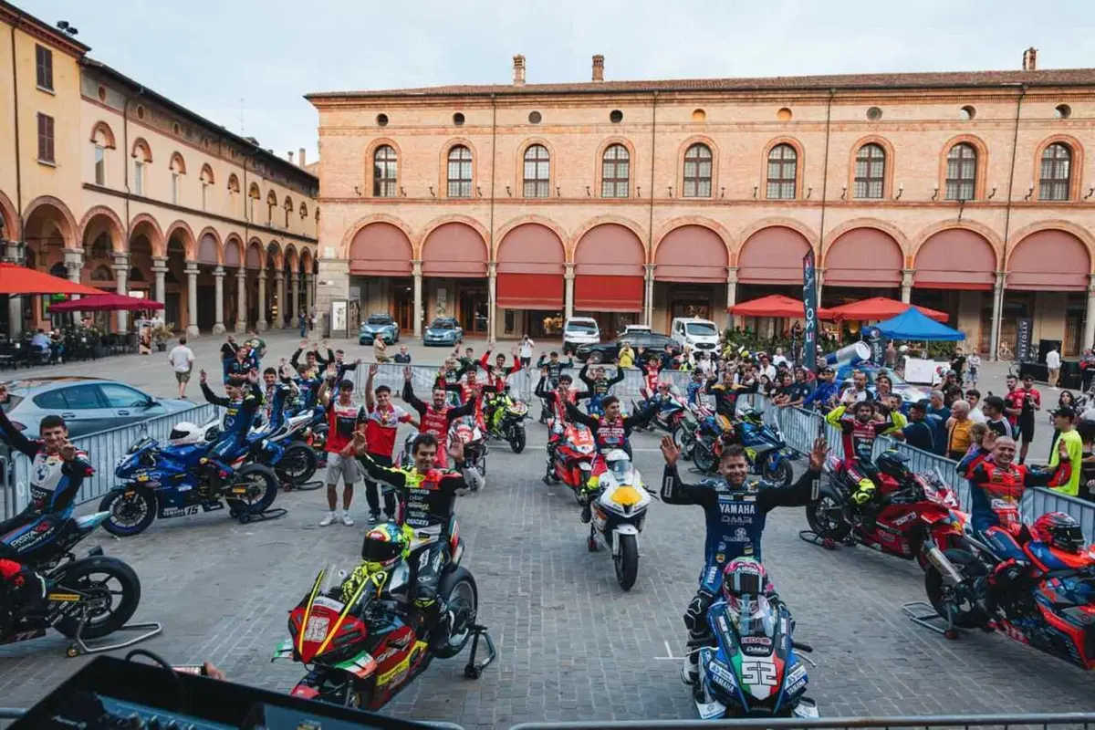 Dunlop CIV 2026, Imola: i piloti sfilano per le strade della città [VIDEO-GALLERY] (6)